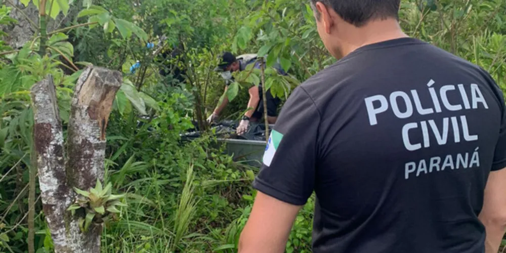 Corpo foi localizado em região de mata