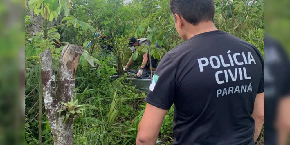 Corpo foi localizado em região de mata