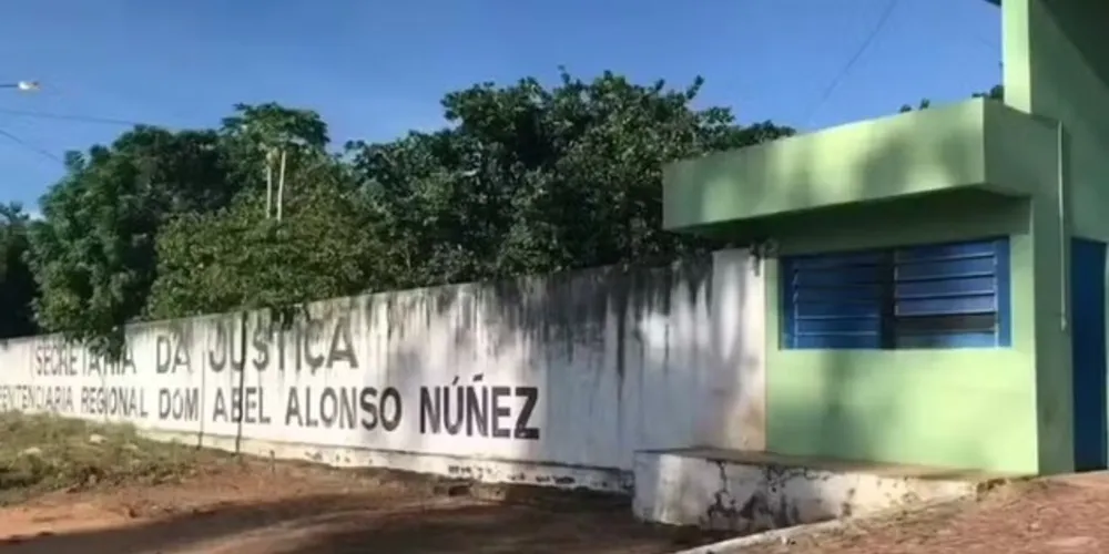 O município fica a 610 quilômetros de Teresina, capital do estado