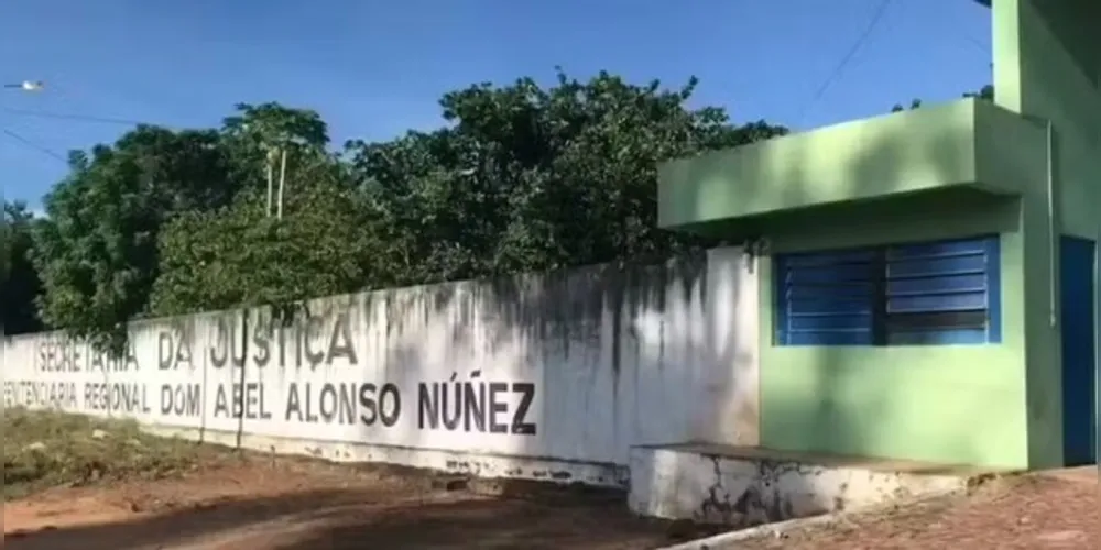 O município fica a 610 quilômetros de Teresina, capital do estado