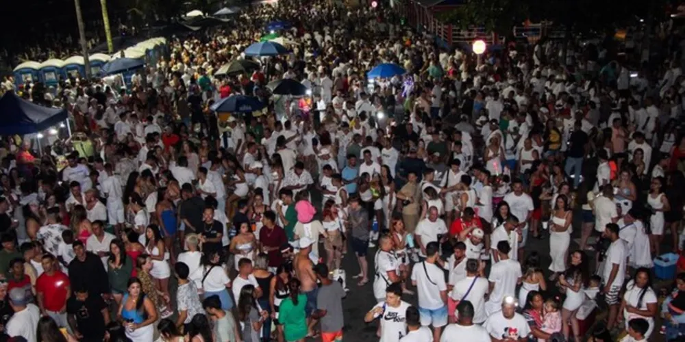A Polícia Militar reforçou o policiamento em todas as cidades do Litoral durante o Verão Maior Paraná, com atenção especial na virada do ano.