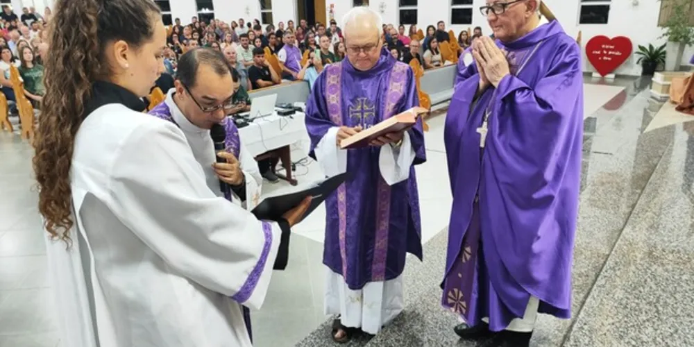 Padre Nelson fez novamente sua profissão de fé.
