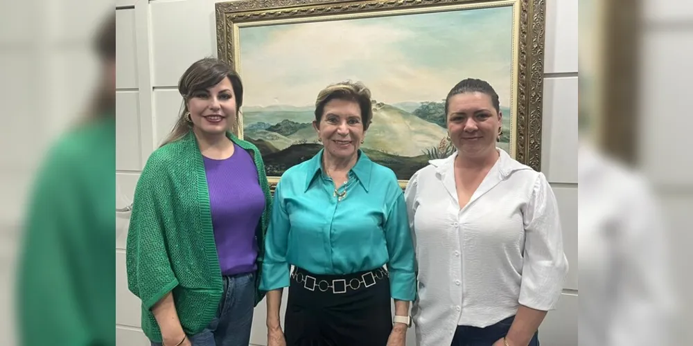 Prefeita Elizabeth anunciou Priscilia Degraf (à direita) e Alessandra Ornat (à esquerda).