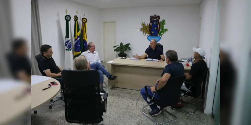 O prefeito de Prudentópolis, nos Campos Gerais, Osnei Stadler, recebeu, na manhã desta terça-feira (16), em seu gabinete, a visita do Sindicato dos Servidores Públicos Municipais de Prudentópolis