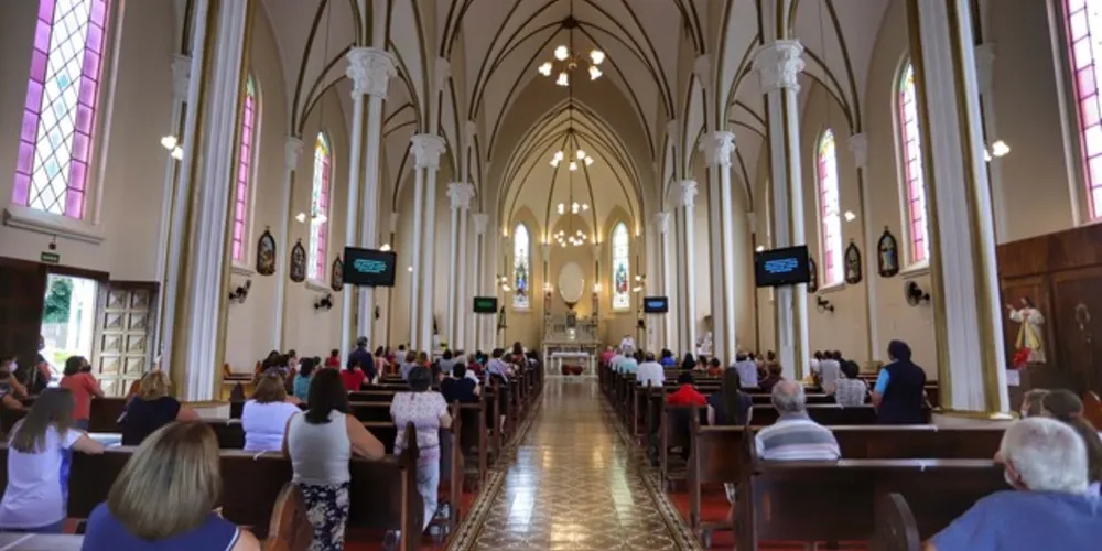 Conhecida como a cidade que abriga a maior comunidade ucraniana no Brasil, 16 templos da rota são da Igreja Ortodoxa Ucraniana, com arquitetura bizantina