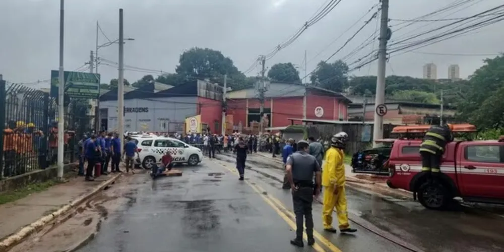 Oito viaturas foram encaminhadas, além do apoio do helicóptero Águia, da Polícia Militar