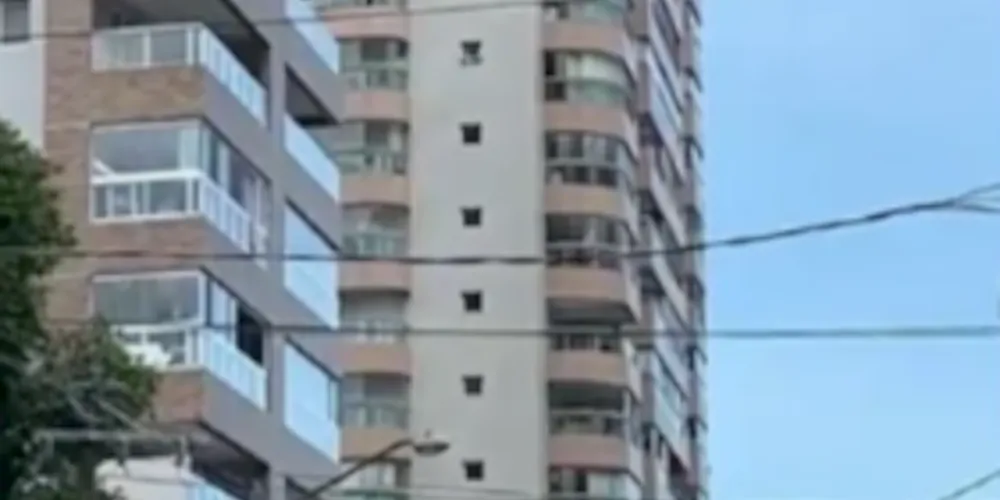 O prédio, que possui 133 apartamentos, teve seu problema estrutural identificado por técnicos da Defesa Civil