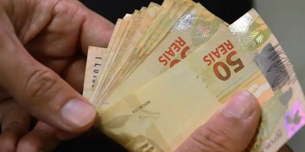 Minas Gerais, Bahia e Ceará concentram o maior número de servidores municipais que recebem até 1,5 salário mínimo