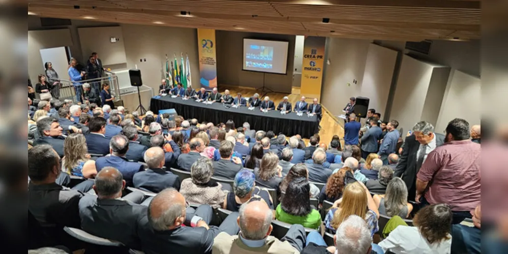 Auditório da FIEP lotado para a posse do novo presidente do Crea-PR