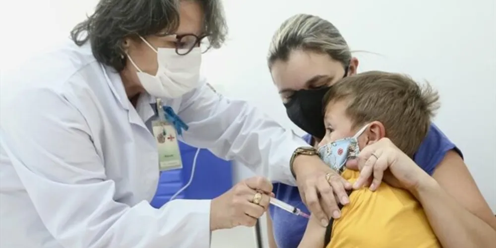 A vacina Pfizer passa a ser obrigatória para crianças entre 6 meses e 4 anos