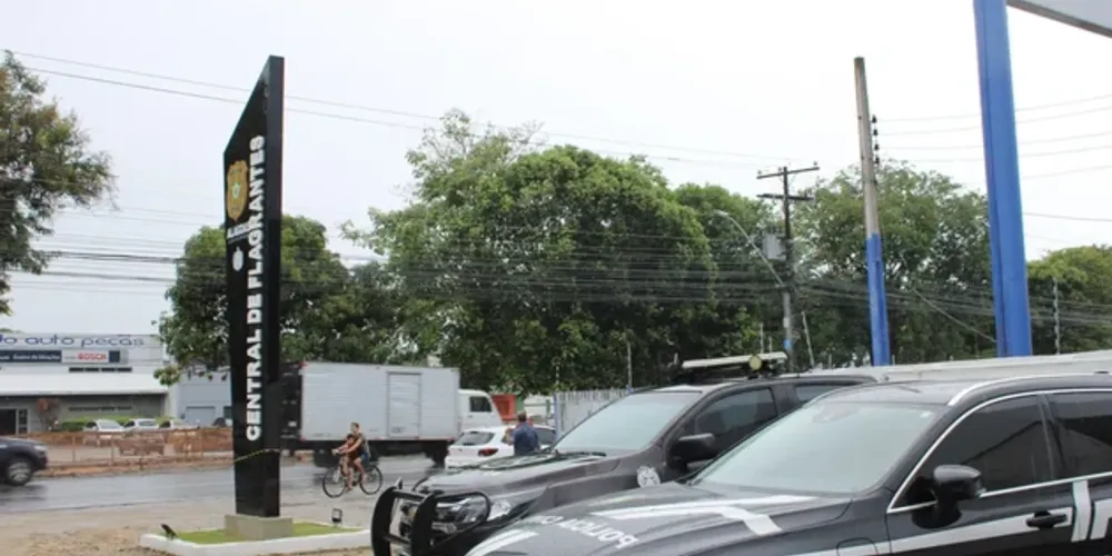 O suspeito começou a se masturbar e abusar sexualmente do amigo.