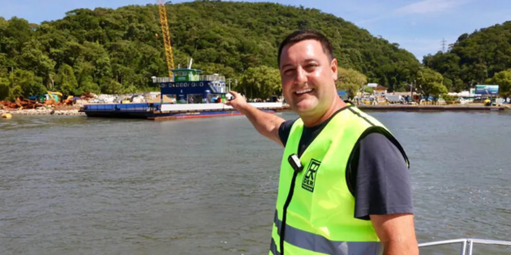 Obra da Ponte de Guaratuba-Matinhos recebe nova balsa de apoio marítimo