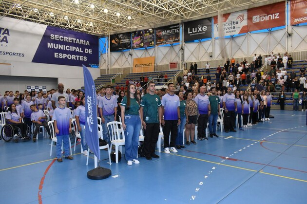 A cerimônia reuniu cerca de 500 pessoas, além de atletas e paratletas, representantes de entidades esportivas da cidade.