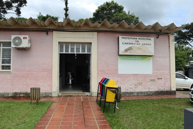 Prédio da prefeitura de Cândido de Abreu está sendo reformado