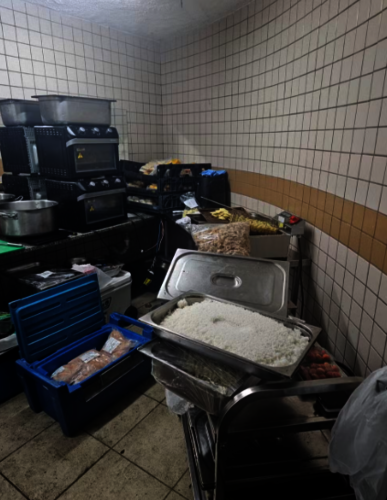 Cerca de 500 quilos de alimentos foram descartados. Outros camarotes também foram fiscalizados.