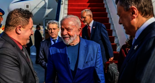 O presidente Luiz Inácio Lula da Silva desembarcou na manhã desta quarta-feira (14) no Cairo, capital do Egito