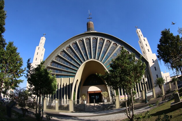 onsiderada a cidade polo dos Campos Gerais, Ponta Grossa também reúne atrativos de cunho religioso