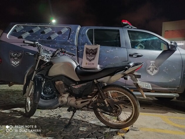 Os oficiais realizavam o patrulhamento quando visualizaram a motocicleta Honda Fan 150 cc, de cor prata
