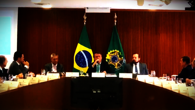 Ao centro o ex-presidente da República, Jair Bolsonaro