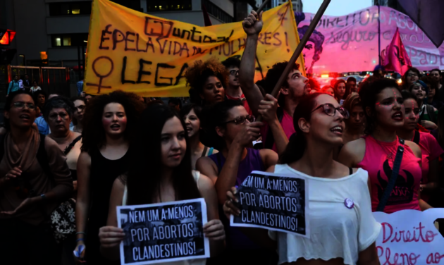 Movimentos buscam garantir o direito ao aborto legal no Brasil