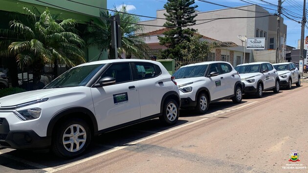 Prefeitura de Teixeira Soares recebeu quatro novos veículos