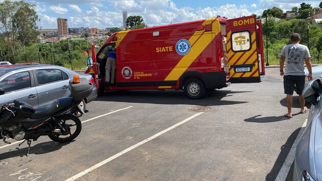 A equipe de resgate chegou no local e, após algumas manobras, conseguiram desengasgar a criança que recobriu a consciência.