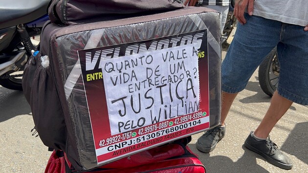 Nova manifestação pedindo justiça pela morte do jovem  Willian da Silva Carvalho foi feita na tarde desta segunda-feira (5).