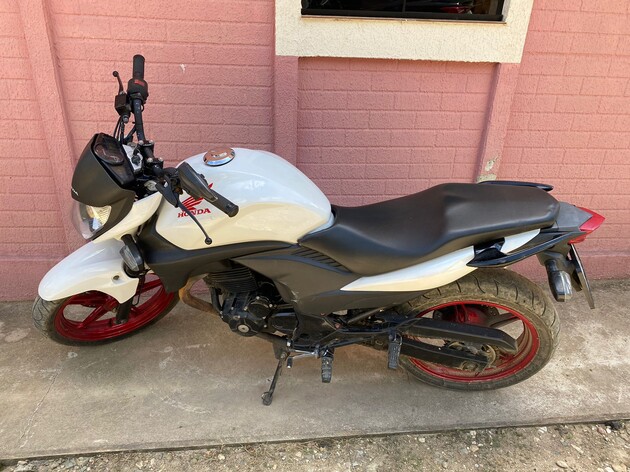 A motocicleta era de posse de uma funcionária do Serviço de Atendimento Móvel de Urgência (Samu) de Ponta Grossa e havia sido furtada no mês de janeiro.