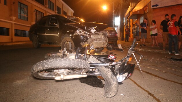 Grave acidente de trânsito ocorre em Ponta Grossa, deixando motociclista ferido