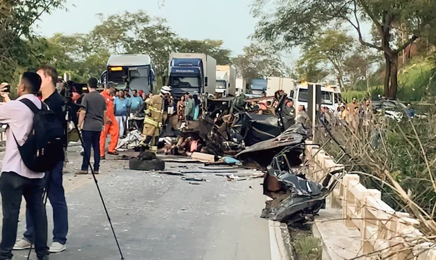 O acidente ocorreu na rodovia BR-116, conhecida como Rio-Bahia, na altura do município de Campanário (MG).