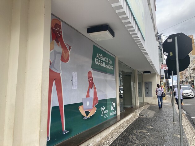 A Agência fica na Rua Dr. Colares, esquina com a Rua Sant'Ana, no Centro de Ponta Grossa