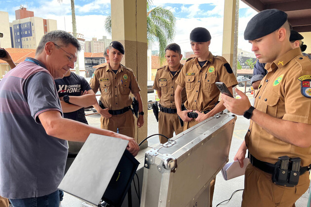 O aparelho que compõe a solução de Terminais Transportáveis Telebras por Satélite - (T3SAT) foi instalado no quartel do Comando Geral da Polícia Militar do Paraná
