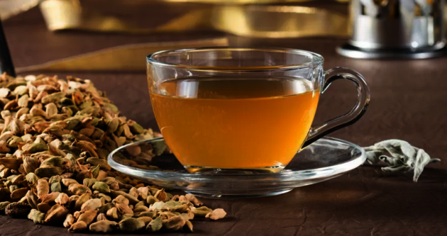 O chá de boldo, por exemplo, é tradicionalmente conhecido por suas propriedades benéficas para a saúde do fígado.