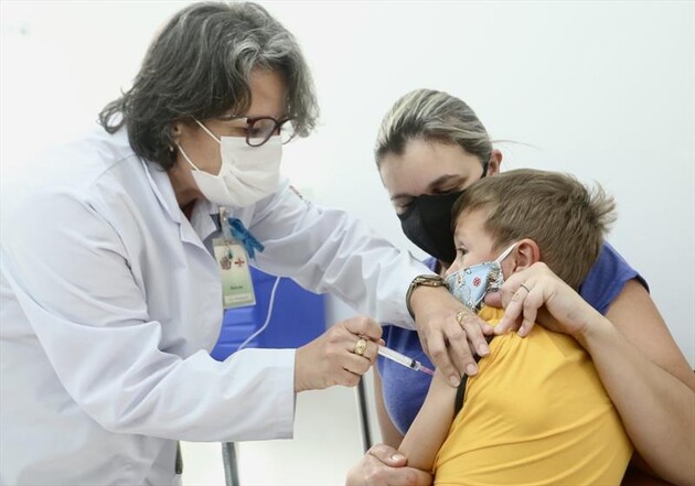 A vacina Pfizer passa a ser obrigatória para crianças entre 6 meses e 4 anos