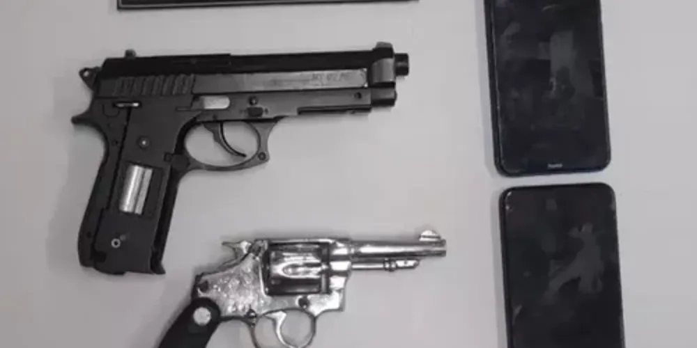 Aproveitando-se do momento de descuido, as vítimas imobilizaram rapidamente o suspeito