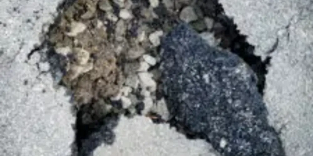 Autora da ação caiu depois de pisar em buraco na calçada