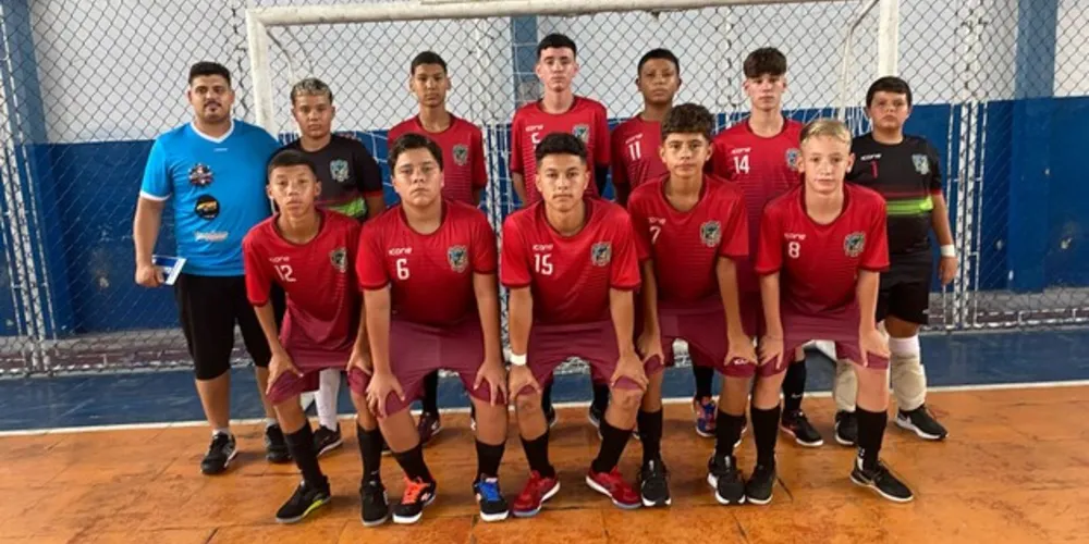 As equipes de futsal masculino sub-13, sub-15 e sub-17 da cidade entraram em quadra com a equipe sub-17