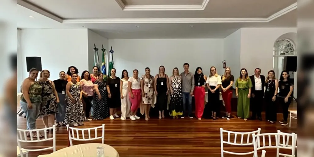 Ao longo das discussões, foram abordadas as dificuldades, experiências e conquistas das mulheres na gestão pública