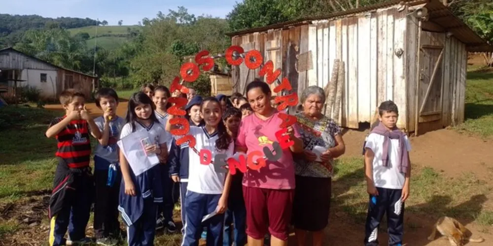 Panfletos, mosaico e conversa com moradores foram pontos altos da iniciativa