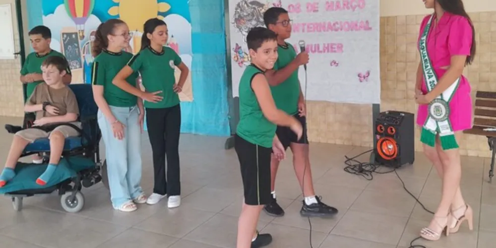 Confira a entrevista da convidada com os educandos