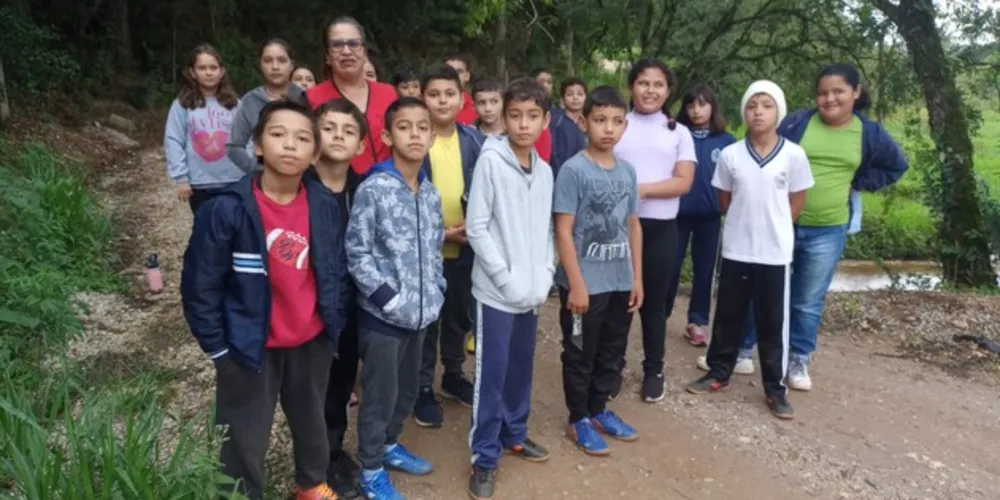 Estudantes puderam visitar riacho próximo e estação de tratamento da água