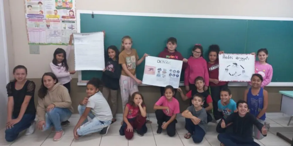 Alunos criaram informativos sobre ciclo de vida da doença, mosquito, focos e sintomas