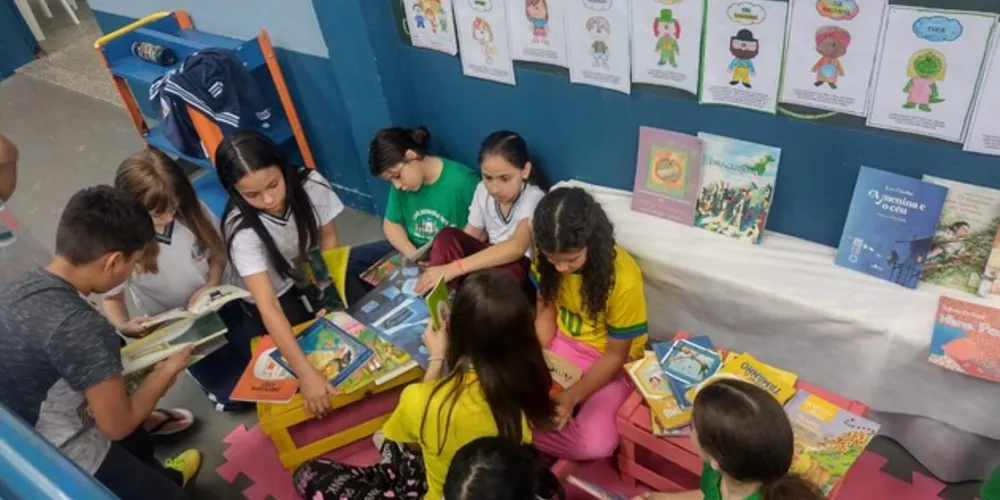 Colegas puderam desfrutar do espaço para ampliar ainda mais seu conhecimento da literatura