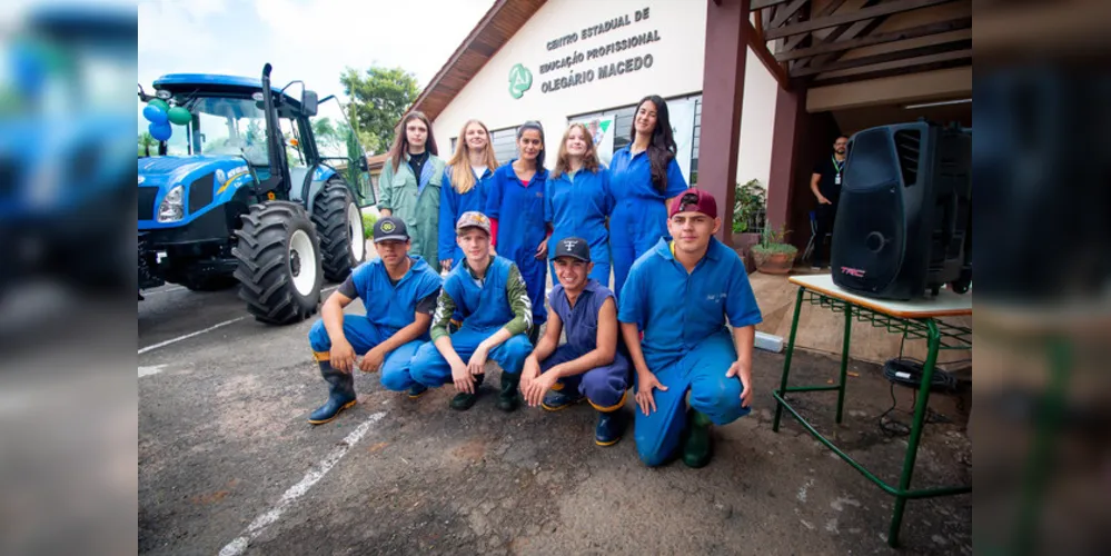 Novos tratores reforçam mecanização dos colégios agrícolas e florestais do Paraná