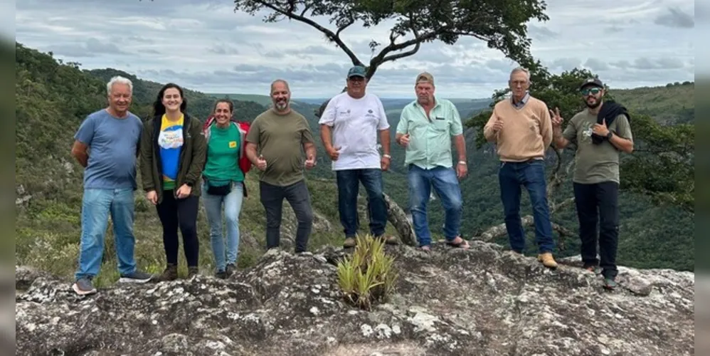 O diretor de Patrimônio Natural do Instituto Água e Terra (IAT), Rafael Andreguetto, visitou o parque