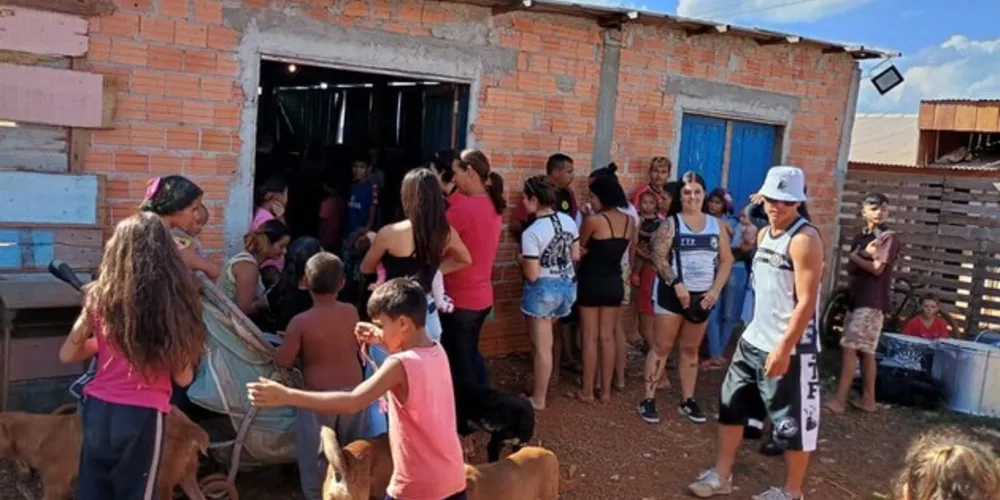Além das atividades culturais, as crianças receberam ovos de chocolate e participaram de brincadeiras