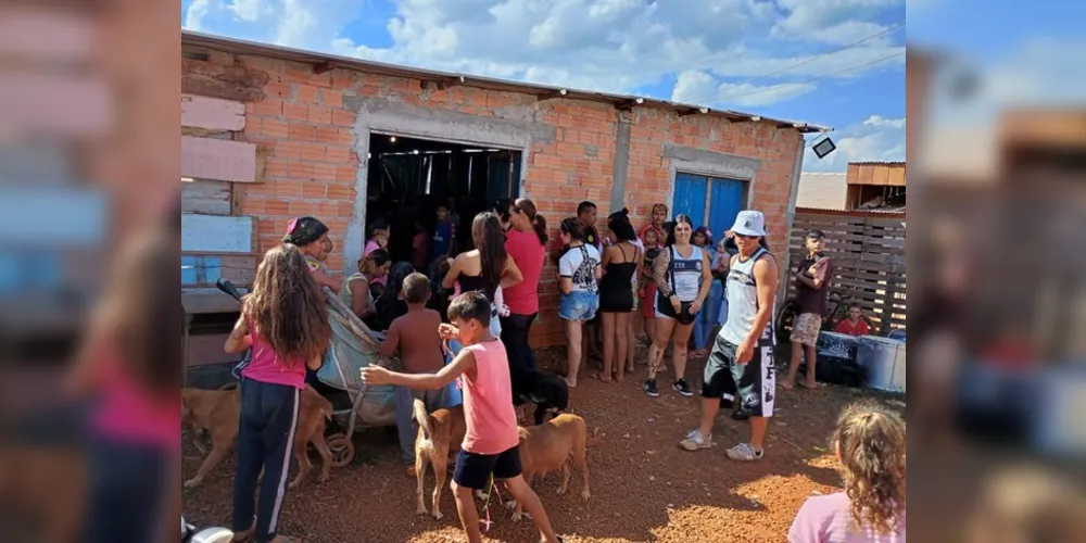 Além das atividades culturais, as crianças receberam ovos de chocolate e participaram de brincadeiras