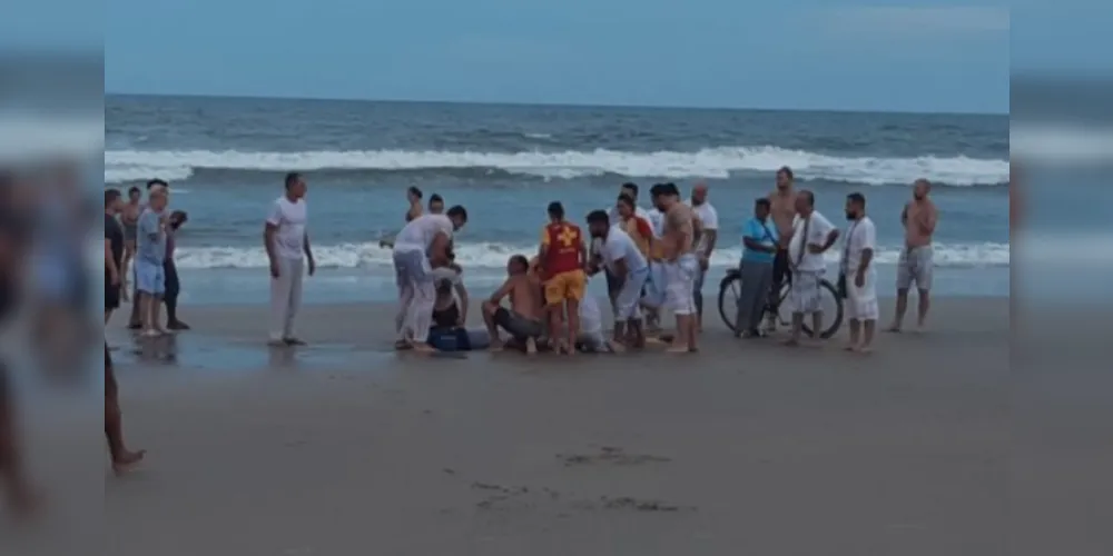 O outro homem, que estava em estado menos grave (grau 3), foi salvo e recebeu atendimento médico na praia