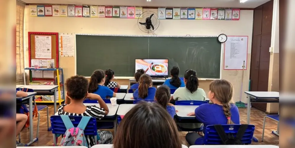 Durante os estudos a turma trabalhou a importância da prevenção de doenças por meio da alimentação e da prática de atividades físicas e noções sobre a pirâmide alimentar