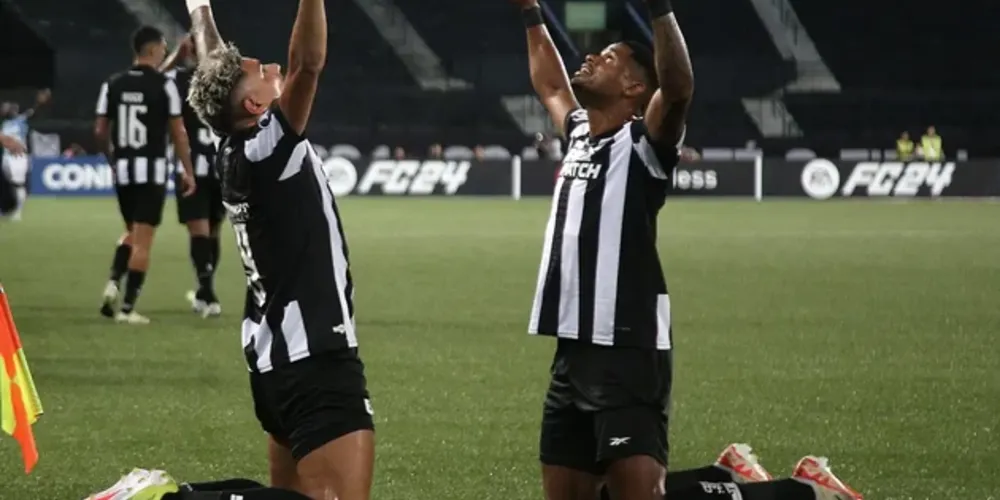 Tiquinho (esq) e Jr. Santos (dir) lideraram o ataque do Glorioso